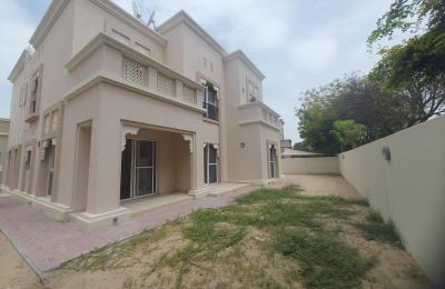 Large 4BR Villa | Arabic Style | Deal Investor